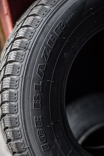 фото протектора и шины Ice Blazer WST1 Шина Sailun Ice Blazer WST1 225/40 R18 92H